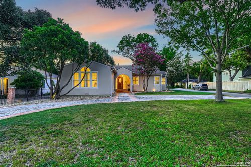 325 Canterbury Hill St, Terrell Hills, TX, 78209-5425 | Card Image