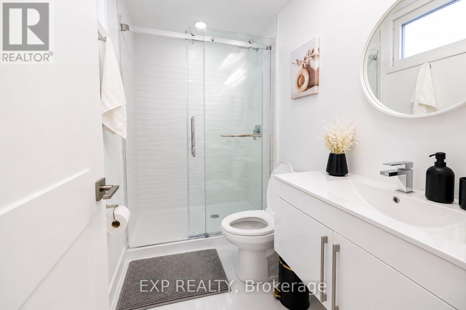 Residential in Niagara Falls (Arad/Fallsview) 3
