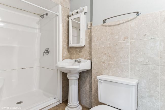 1005 Division St, House other with 6 bedrooms, 2 bathrooms and 2 parking in Lisle IL | Image 7