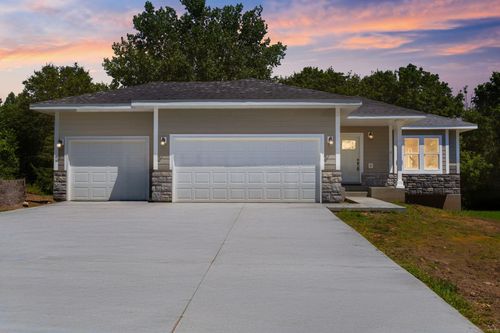 102 Bavarian Cir, Cannon Falls, MN, 55009-1201 | Card Image