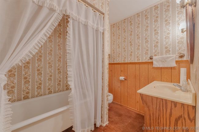 11900 S 18 Th St E, House other with 2 bedrooms, 2 bathrooms and null parking in Jenks OK | Image 16