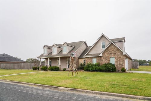 1911 Lynn St, El Campo, TX, 77437-8939 | Card Image