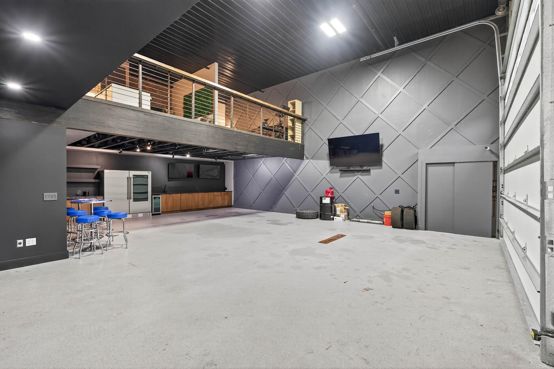 Commercial Sale in Medina 5