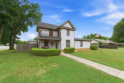 427 S Willow St, Douglass, KS, 67039-8682 | Card Image