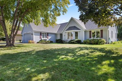 N28W22311 Foxwood Lane, House other with 3 bedrooms, 2 bathrooms and null parking in PEWAUKEE WI | Image 2