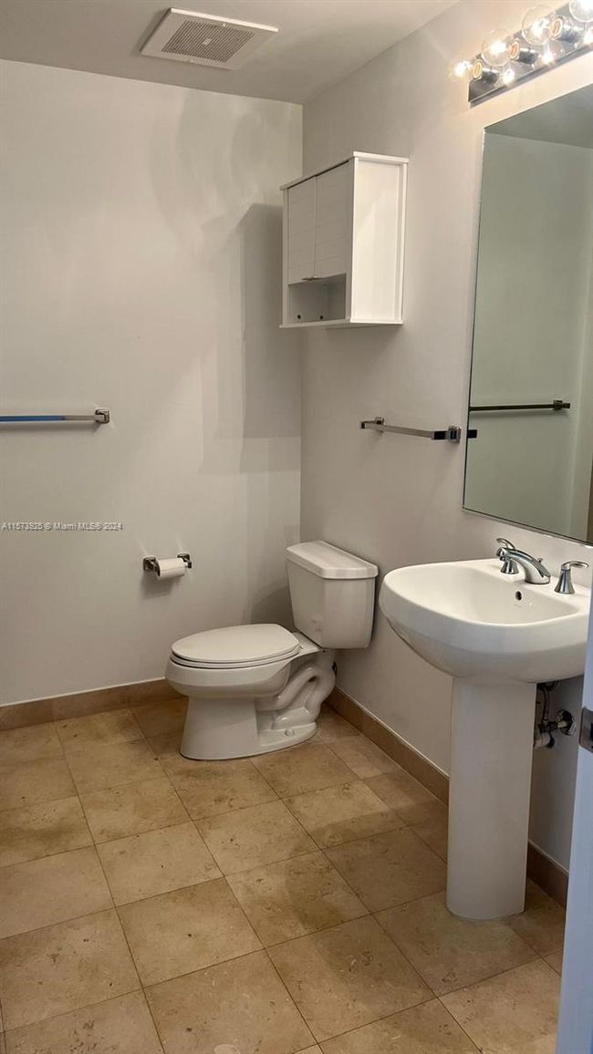 APT-618 - 1050 Brickell Ave, Condo with 1 bedrooms, 2 bathrooms and null parking in Miami FL | Image 4