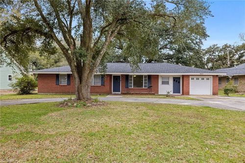 445 S 5th St, Ponchatoula, LA, 70454-2711 | Card Image