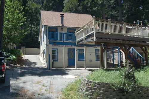 690 Ca-138, Crestline, CA, 92325 | Card Image