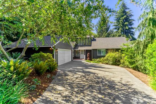 15301 Se 48th Drive, Bellevue, WA, 98006 | Card Image
