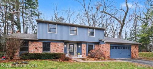 2818 Lunar Ct, Lake Orion, MI, 48360-1722 | Card Image