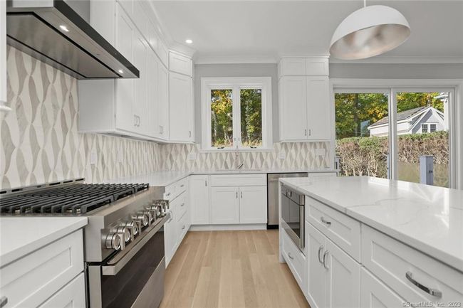 26 Sinawoy Rd, House other with 4 bedrooms, 5 bathrooms and 3 parking in Cos Cob CT | Image 4
