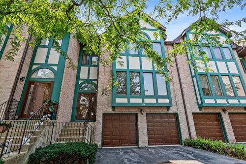933 W Essex Pl, Arlington Heights, IL, 60004-2313 | Card Image