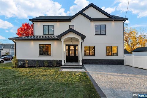 4 Roosevelt Ave, Totowa, NJ, 07512-2535 | Card Image