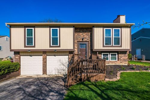 2152 Camelback Dr, Columbus, OH, 43228-9406 | Card Image