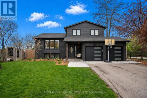 566 Moorelands Crescent, Milton (TM Timberlea), ON, L9T4B5 | Card Image