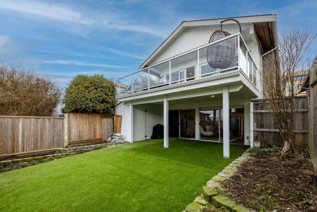 15170 Beachview Avenue, House other with 4 bedrooms, 2 bathrooms and 2 parking in White Rock BC | Image 1