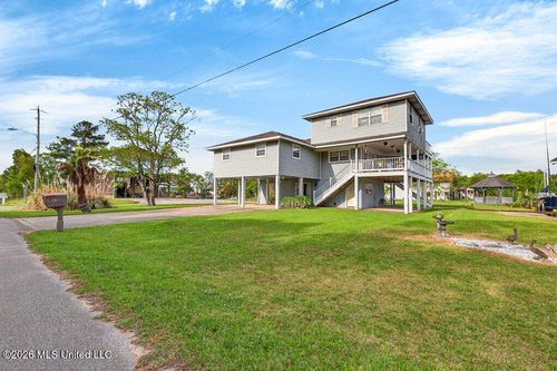 10199 Whale Ave, Bay Saint Louis, MS, 39520-7414 | Card Image