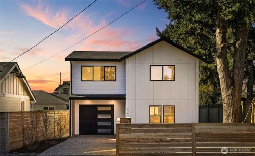 526 N 100th St, Seattle, WA, 98133-9302 | Card Image