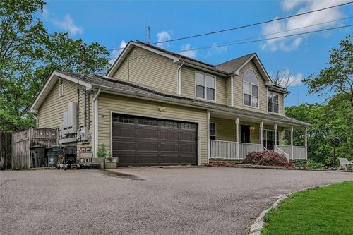 24 Pineoaks Pl, Farmingville, NY, 11738-1911 | Card Image