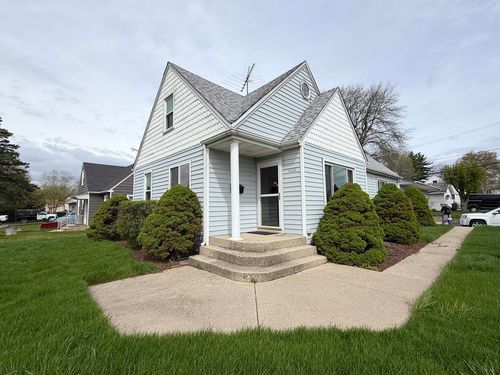 700 Warrior Dr, Round Lake Heights, IL, 60073-1143 | Card Image