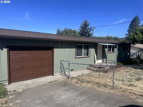 351 Se Darrell Ave, Winston, OR, 97496-8519 | Card Image