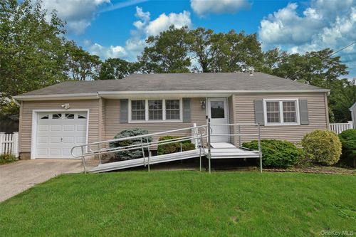 203 Sterling St, Port Jefferson Station, NY, 11776-2529 | Card Image