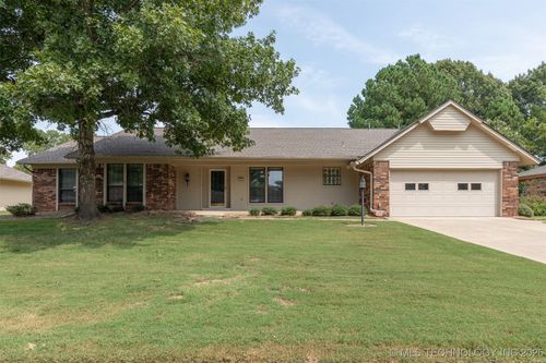 834 Lynwood Ln, Broken Arrow, OK, 74011-8602 | Card Image