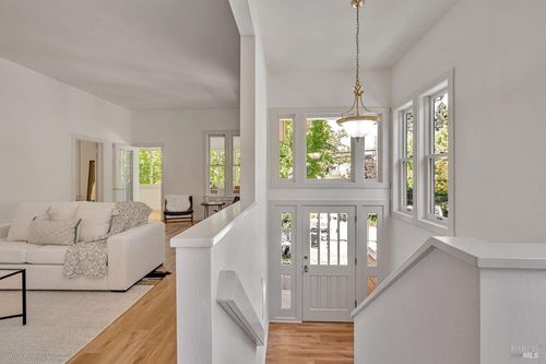 105 Bayview Street, San Rafael, CA, 94901 | Card Image