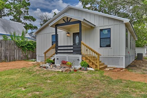 626 Front St, New Ulm, TX, 78950-2395 | Card Image