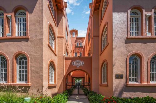 apt-203-1221 N Palm Ave, SARASOTA, FL, 34236-5606 | Card Image