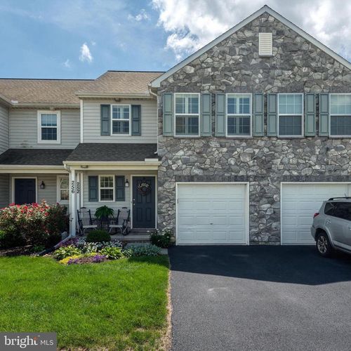 256 S Village Cir, PALMYRA, PA, 17078-8778 | Card Image