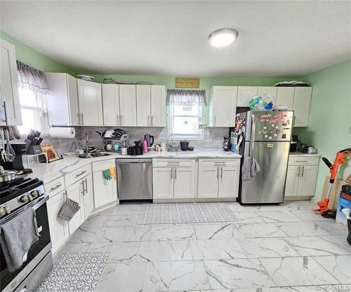 115102 217th St, Cambria Heights, NY, 11411-1136 | Card Image