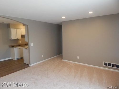 apt-13-16150 Clarkson Dr, Fraser, MI, 48026-5251 | Card Image