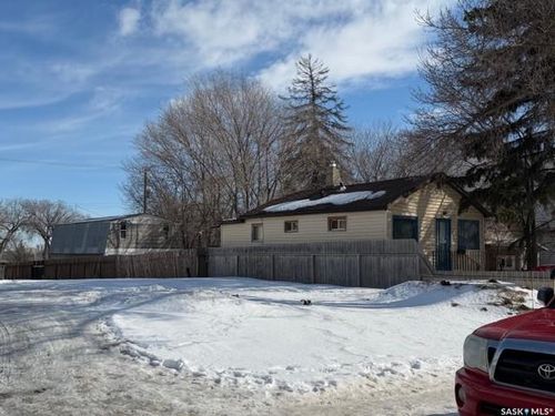 312 Av Q S, Saskatoon, SK, S7M2Y3 | Card Image