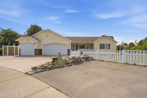 2740 W Porthill Ct, Hayden, ID, 83835-8033 | Card Image