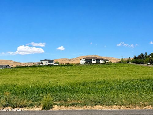 NKA Norman Rd, Yakima, WA, 98901 | Card Image