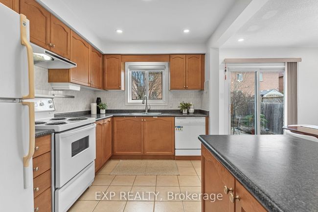 16 La Pinta St, House attached with 3 bedrooms, 3 bathrooms and 2 parking in Maple ON | Image 15