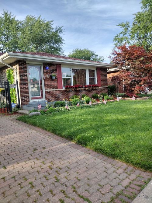 2176 N Westmoreland Dr, Palatine, IL, 60074-1221 | Card Image