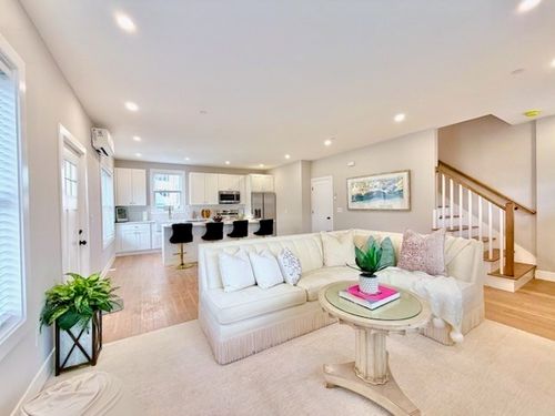 1-20 Broad St, Medway, MA, 02053-1102 | Card Image