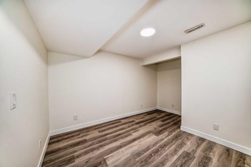257 Pensville Close Se, Calgary, AB, T2A5P2 | Card Image