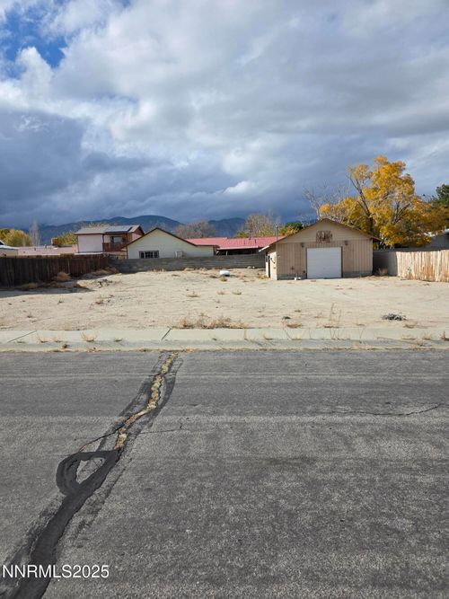 215 Cedar St, Hawthorne, NV, 89415-7832 | Card Image