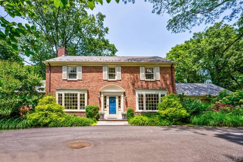 11 Middle Rd, Port Washington, NY, 11050-2615 | Card Image