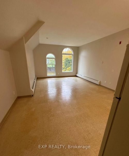 204-25 Winniett St, Woodstock, ON, N4S5Z4 | Card Image