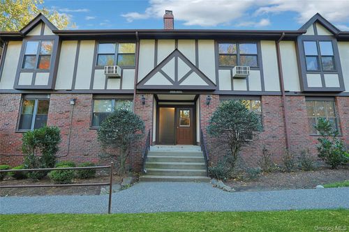 688 Sierra Vista Ln, Valley Cottage, NY, 10989-2717 | Card Image