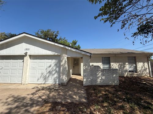 1301 Montclair St, Arlington, TX, 76015-1420 | Card Image