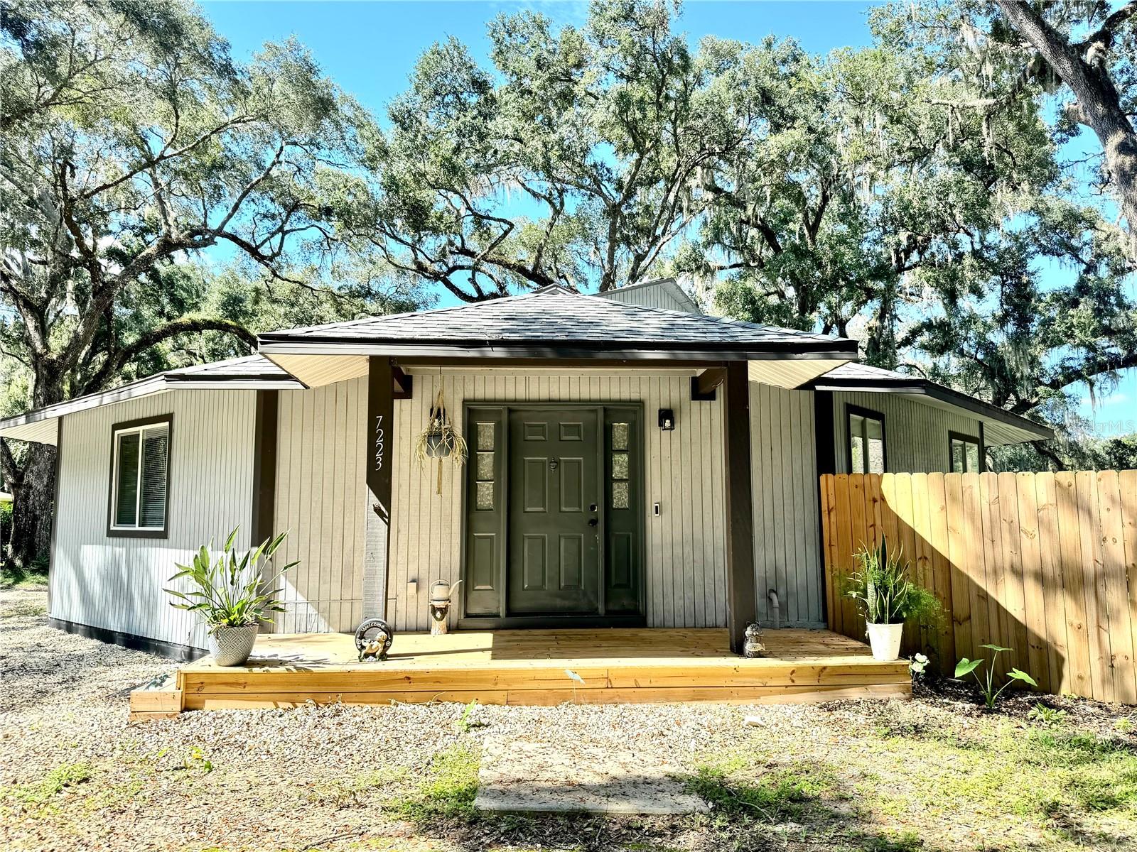 Manchester Ct, Floral City, FL 34436