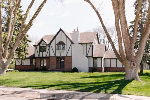 2711 Cottonwood Rd, Grand Island, NE, 68801-7565 | Card Image