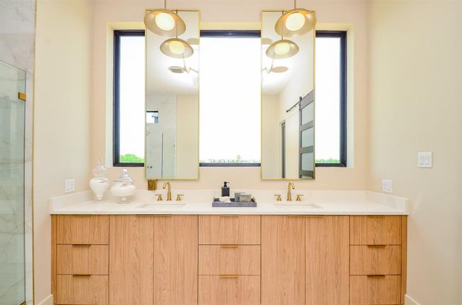 Primary bath. | Image 19