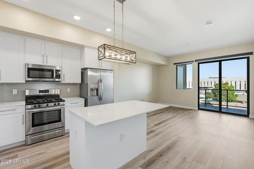 3016-7300 E Earll Dr, Scottsdale, AZ, 85251-7265 | Card Image