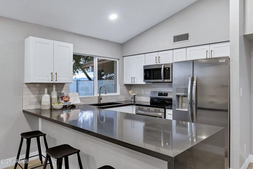 9118 N 68th Ln, Peoria, AZ, 85345-8839 | Card Image